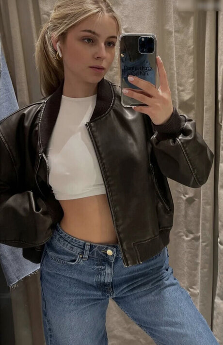 Lea Breuer 写真集