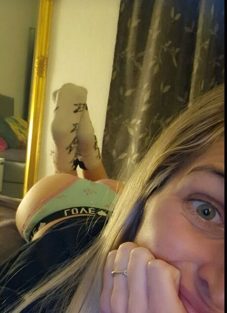 小さいチンポのシーメールオンリーファンズ HD 写真