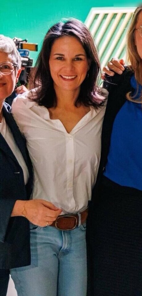 Annalena Baerbock ポルノスター エロティック ギャラリー