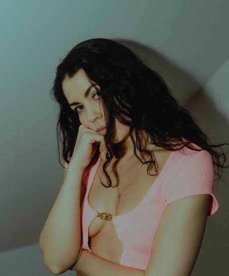 Anna Lea Mende 独占モデル 写真