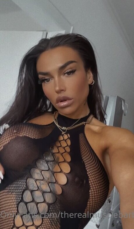 曲線美のランジェリーオンリーファンズ 無料ヌード 写真