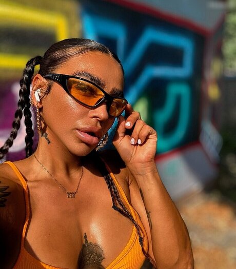 色白のティーンオンリーファン アートxxx ギャラリー