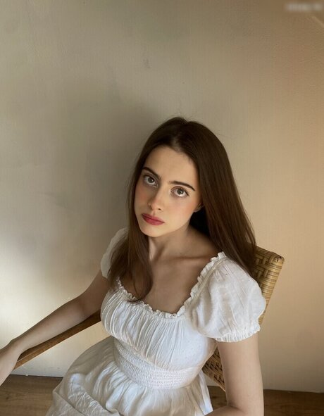 黒髪の熟女オンリーファンズ アダルト 画像