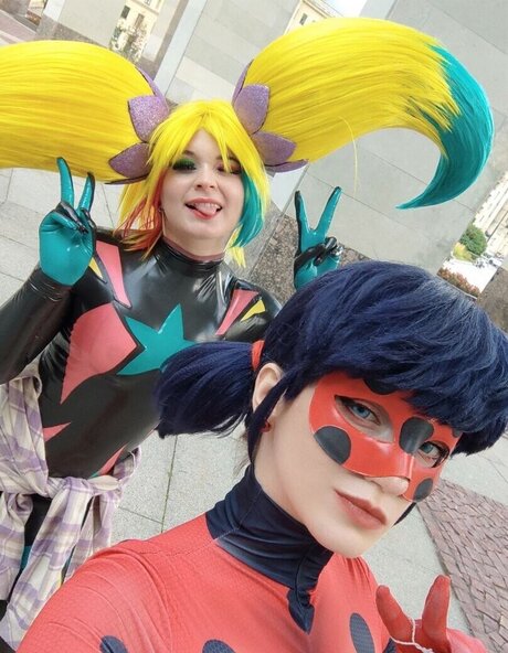 アナルxxx オンリーファンズ アダルト 画像