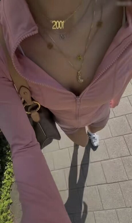 ショートヘアのティーンズオンリーファンズ xxx 写真