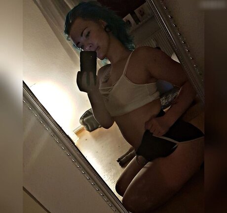 かわいいアナルオンリーファンズ ヌード 写真