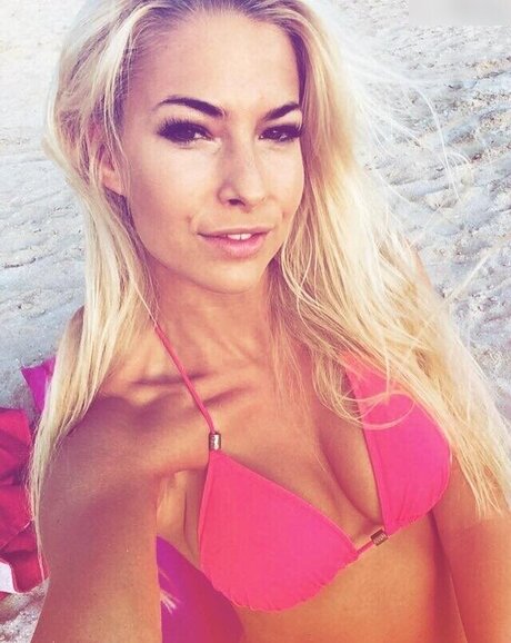 アナル乱交オンリーファンズ エロ 写真