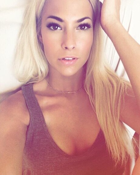 レズビアンマッサージオンリーファンズ 裸 画像