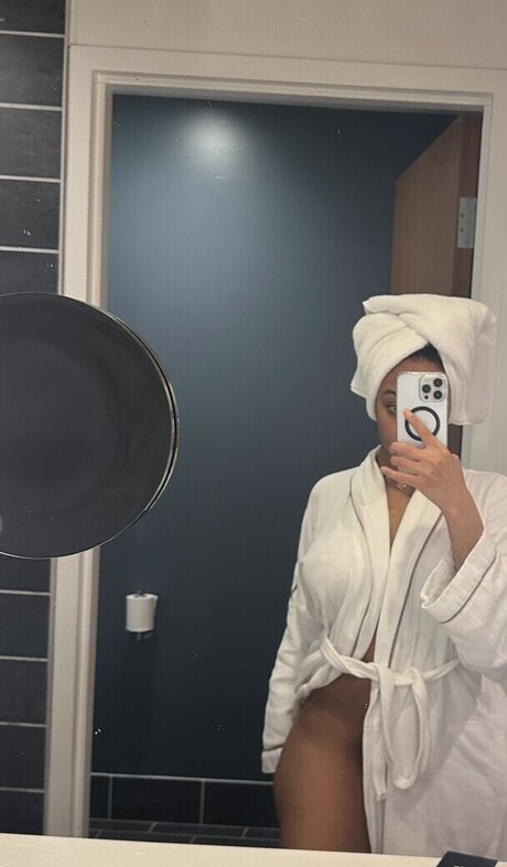 Joialexandri ホットなポルノスター 写真