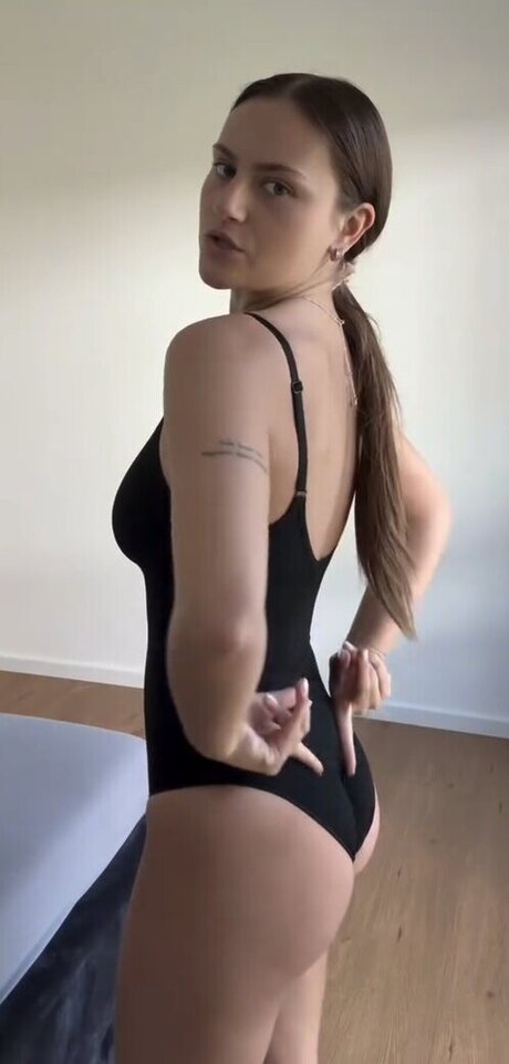 Marleen Sch fer エロティックなモデル 画像