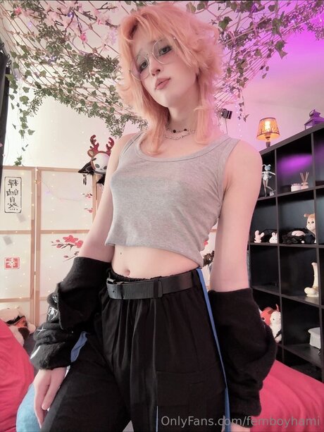 Femboyhami エロティックモデル 写真