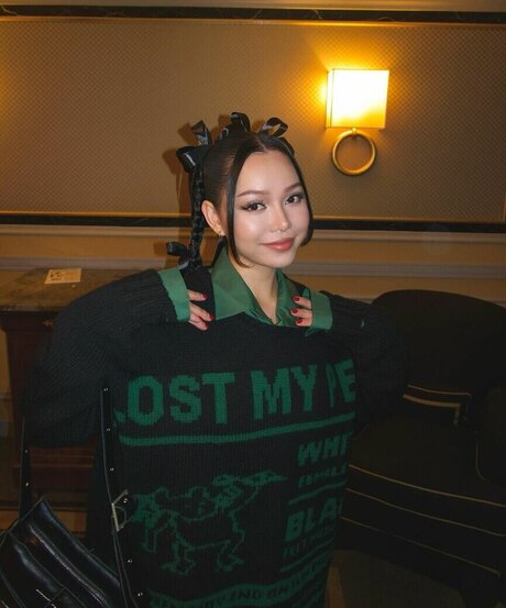 尖ったおっぱいオンリーファンズ ヌード 写真