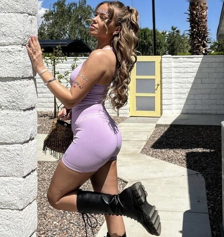 Laura Maria Rypa 裸モデル 画像