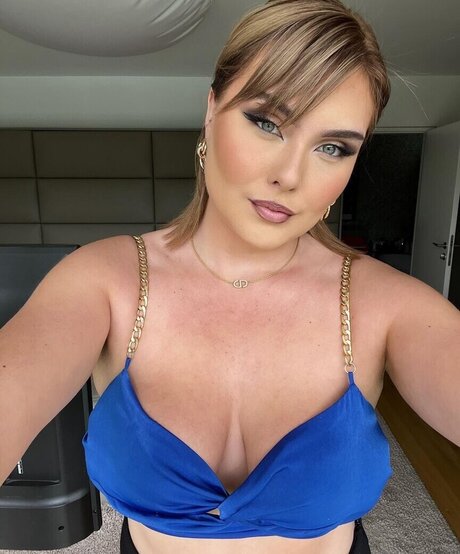 ぽっちゃりブルネットオンリーファンズ アートxxx 写真