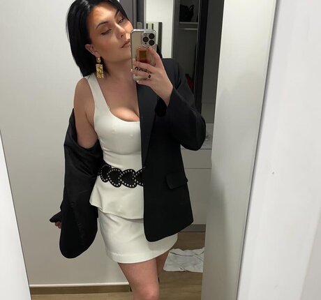 コスプレオナニーオンリーファンズ ホット 画像