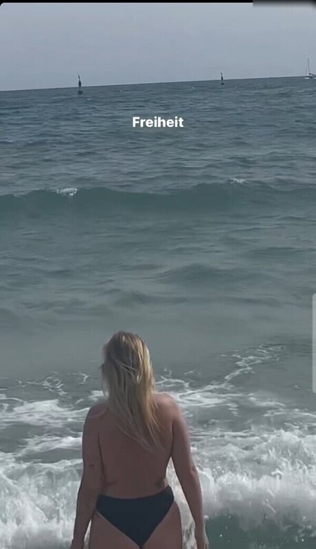 金髪の筋肉オンリーファンズ アダルト無料 写真