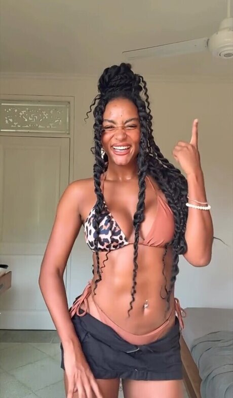 フェイシャルオンリーファンズ 無料ヌード 写真