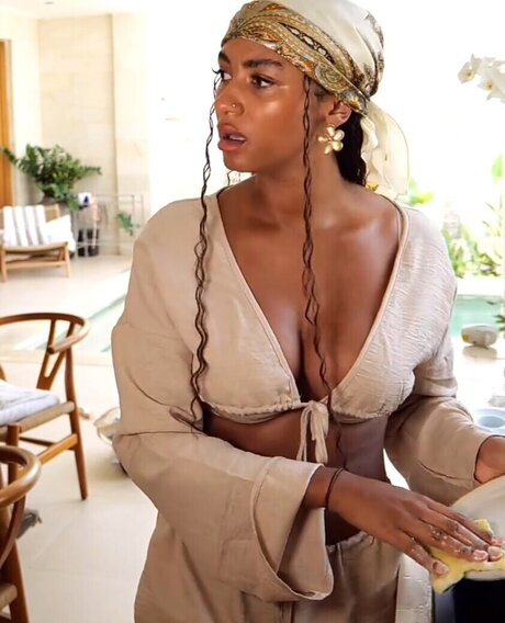 Shaggy Baggy 裸のポルノスター 写真