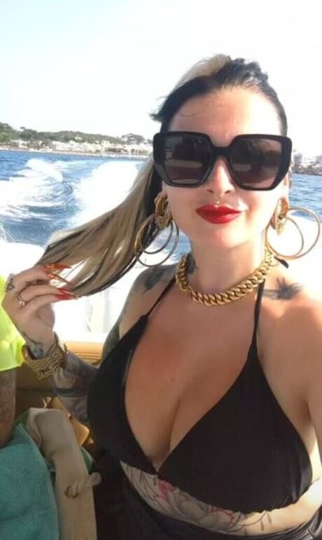 Lyn k44 最高のポルノスター 画像