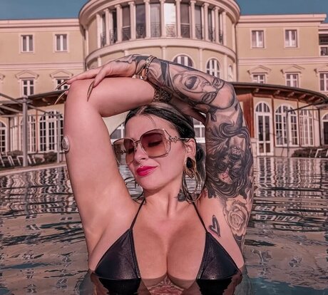 Lyn k44 完璧なスター 写真