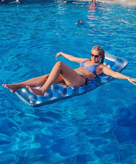 Sarah Milkowski ホット女優 画像