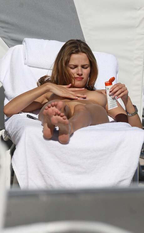 ティーンのバックスタイルオンリーファンズ 無料セクシー 画像