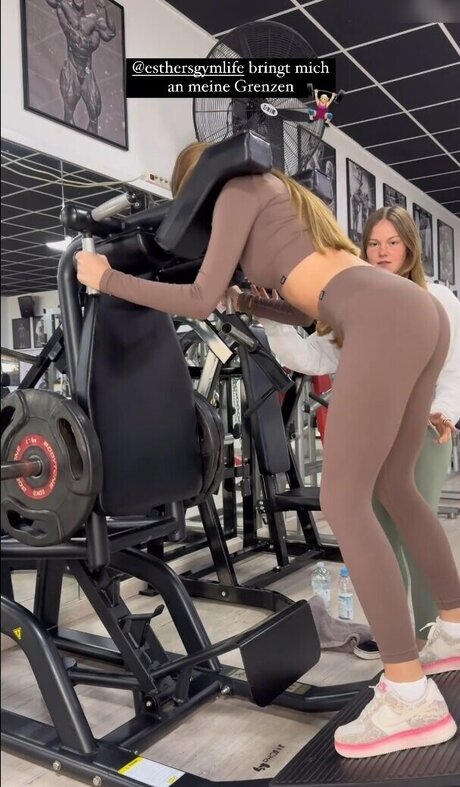 妊娠中のオンリーファンズ パーフェクト 画像