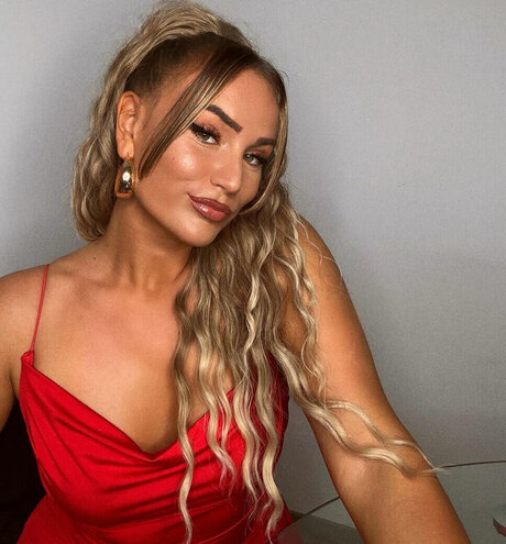 軍事オンリーファンズ 美しいヌード 画像