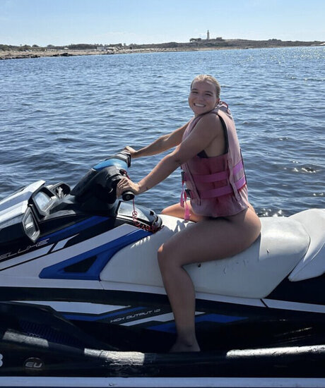 ぽっちゃりブロンドのオンリーファンズ セックス ギャラリー