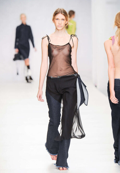 フィットネス 裸 オンリーファンズ えろた 写真