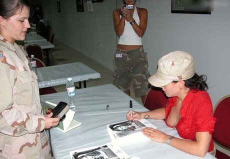 大きなプッシー唇オンリーファンズ ホットセクシー 写真