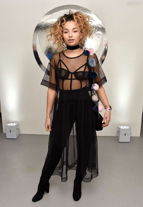 教室オンリーファン ホットヌード 画像