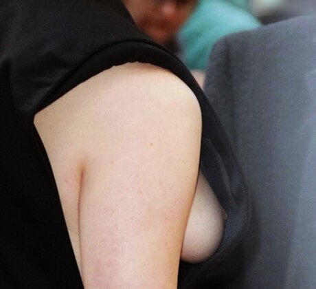 金髪の顔射オンリーファンズ 美しいポルノ 画像