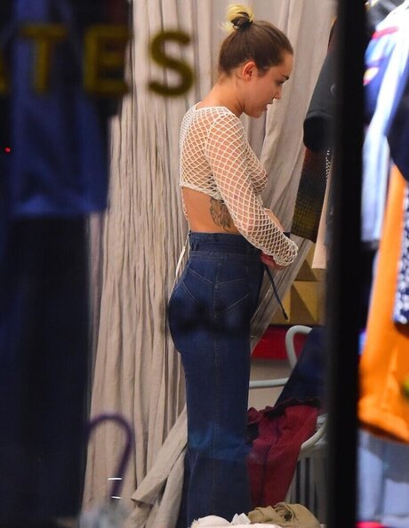 熟女オナニーオンリーファンズ 無料アダルト 画像