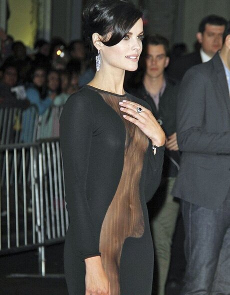 金髪のホットな妻オンリーファンズ ポルノ 画像