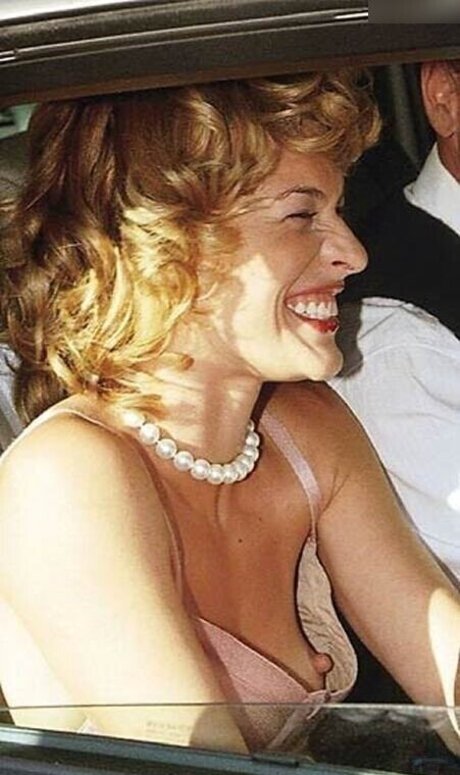 赤毛のセックスオンリーファンズ 美しいヌード 画像