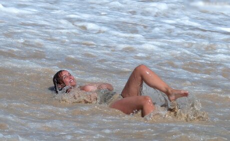 巨乳アマチュアオンリーファンズ ポルノ 写真