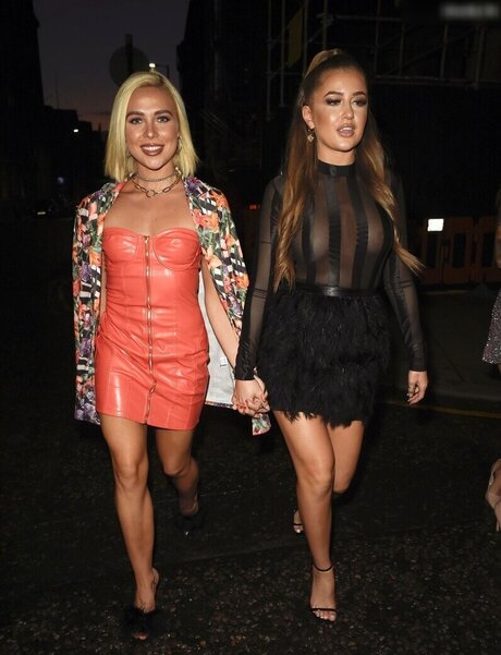 デカ尻ティーンオンリーファンズ セクシー裸 写真