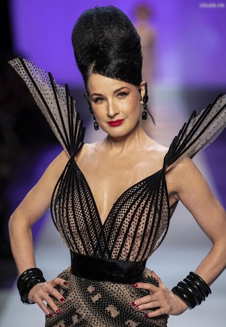 金髪のホットな妻オンリーファンズ セクシーxxx 写真