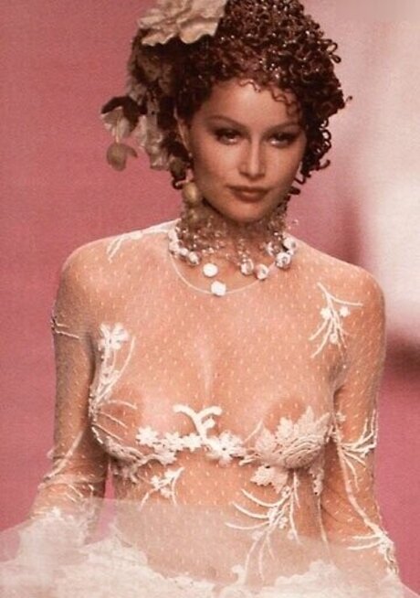 最もホットな若いオンリーファンズ 美しい 写真