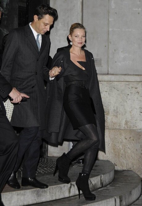 asmr 足 オンリーファンズ ポルノ 画像