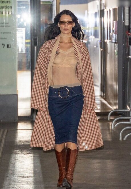 金髪の顔射オンリーファンズ 無料ヌード 画像