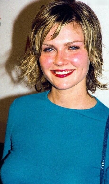 お尻を広げるオンリーファンズ アートポルノ アーカイブ