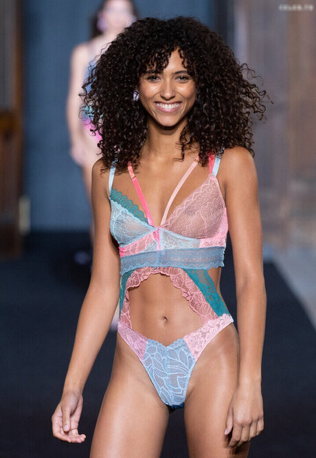 太った足のオンリーファンズ ポルノ ギャラリー