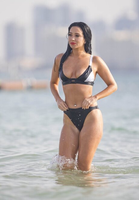 足 熟女 オンリーファンズ ポルノ 写真