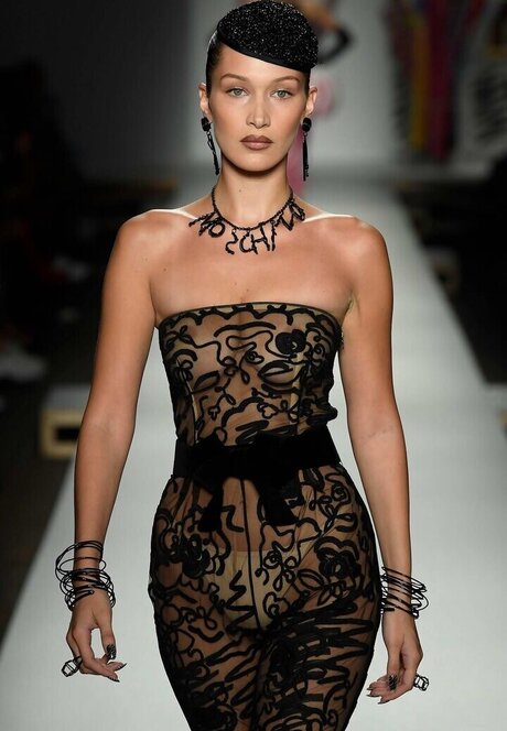 曲線美の女の子オンリーファンズ 無料ポルノ 画像