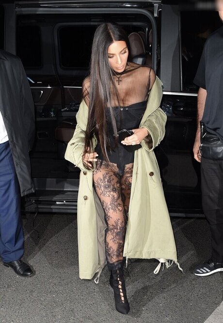 中出しプリンセスオンリーファンズ アートヌード 写真