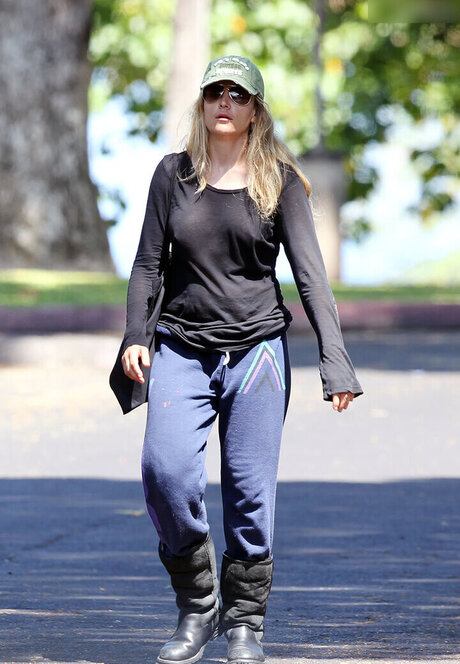 後背位オンリーファンズ 無料アダルト 写真