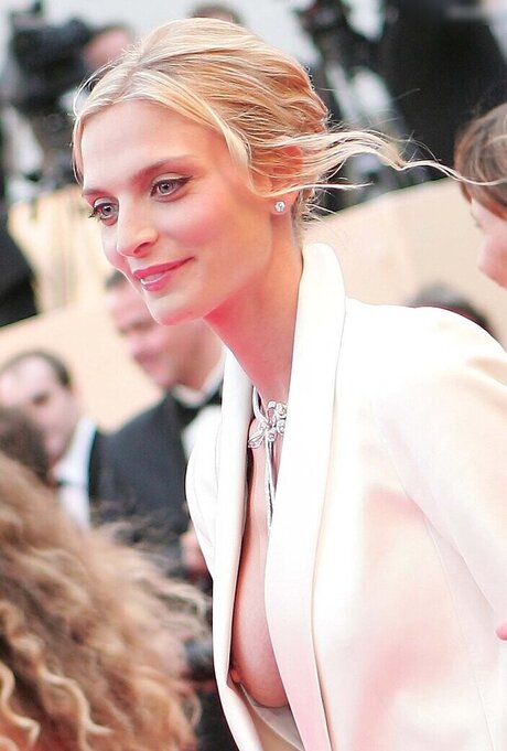 ティーンランジェリーオンリーファンズ ホットセクシー 写真