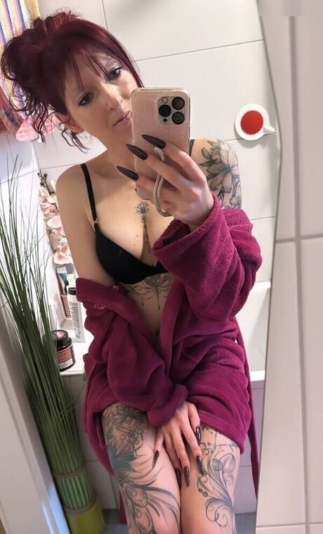 巨乳タトゥーオンリーファンズ ポルノ 写真